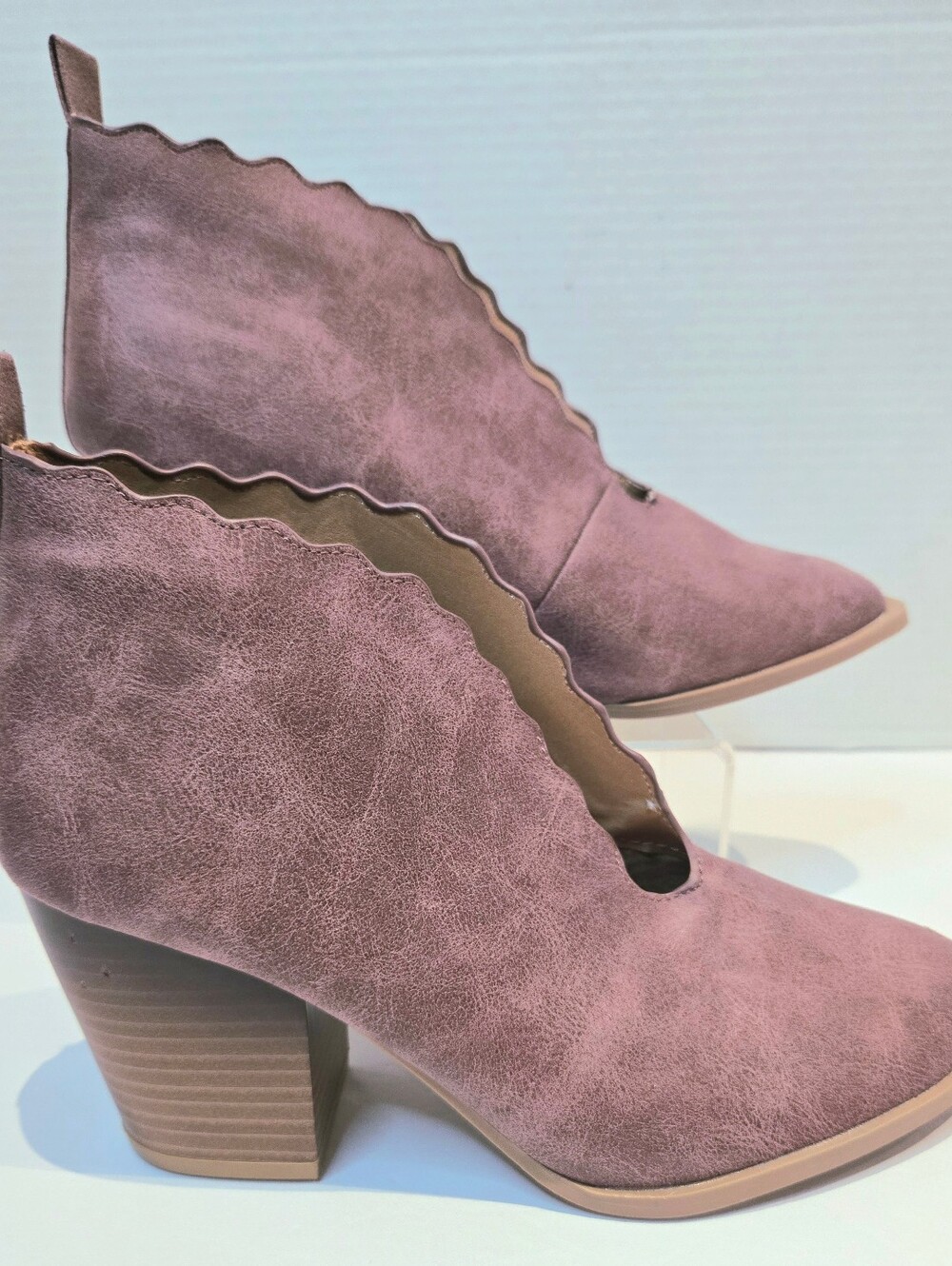 Qupid Mauve Scalloped Ankle Booties NEW